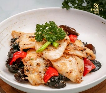 menu shun yi - món xào - Cá Phi Lê Xào Nấm Mèo Xốt Tiêu Đen (340x300px)